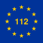 Blaues Symbol mit gelben Sternen in Kreisform, angelehnt an die EU-Flagge. In der Mitte steht in Gelb: „Notruf 112 europaweit“. Das Bild weist darauf hin, dass die Notrufnummer 112 in allen EU-Ländern kostenlos erreichbar ist.